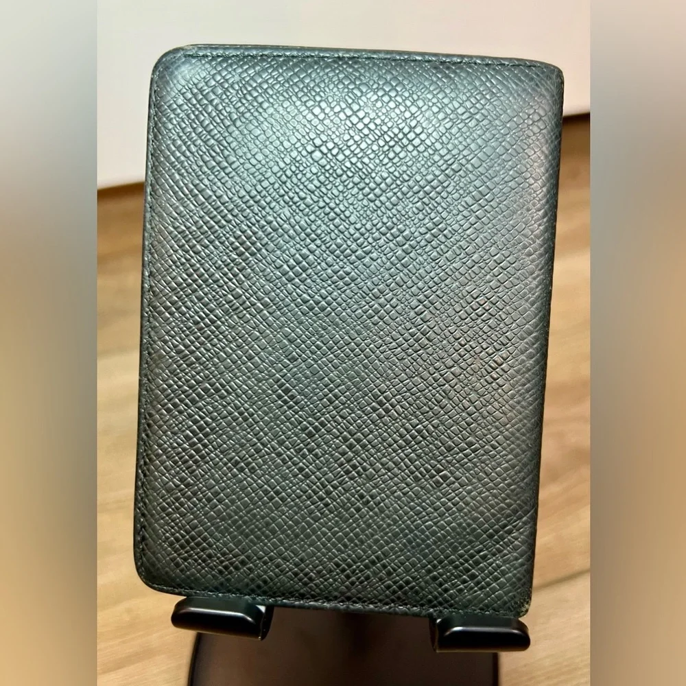 LOUIS VUITTON Black Taiga Leather Bi-fold Wallet